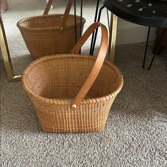 Woven Basket with Wooden Handle wicker vintage - Picture 1 of 5